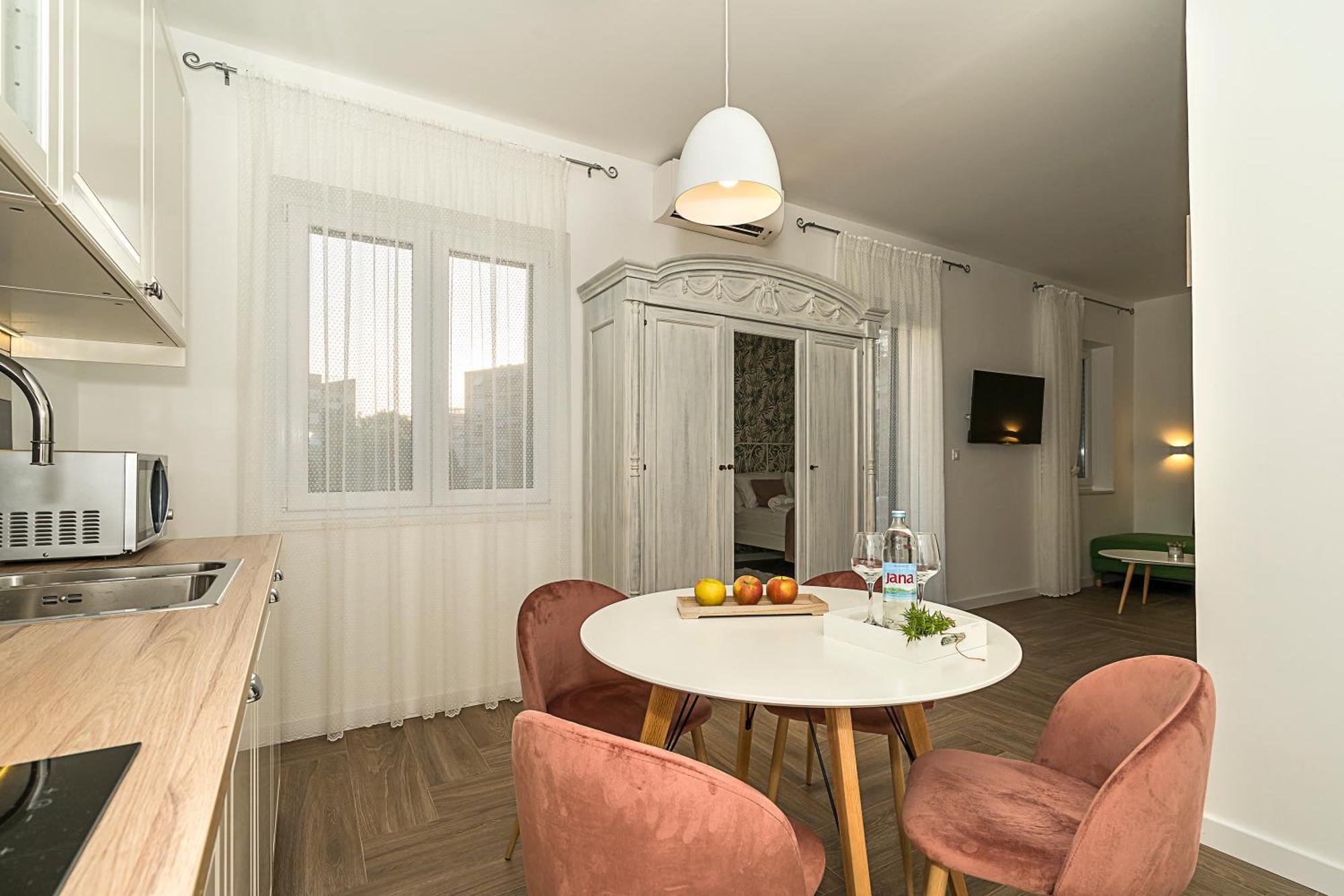 Studio Apartments Marcel สปลิท ภายนอก รูปภาพ