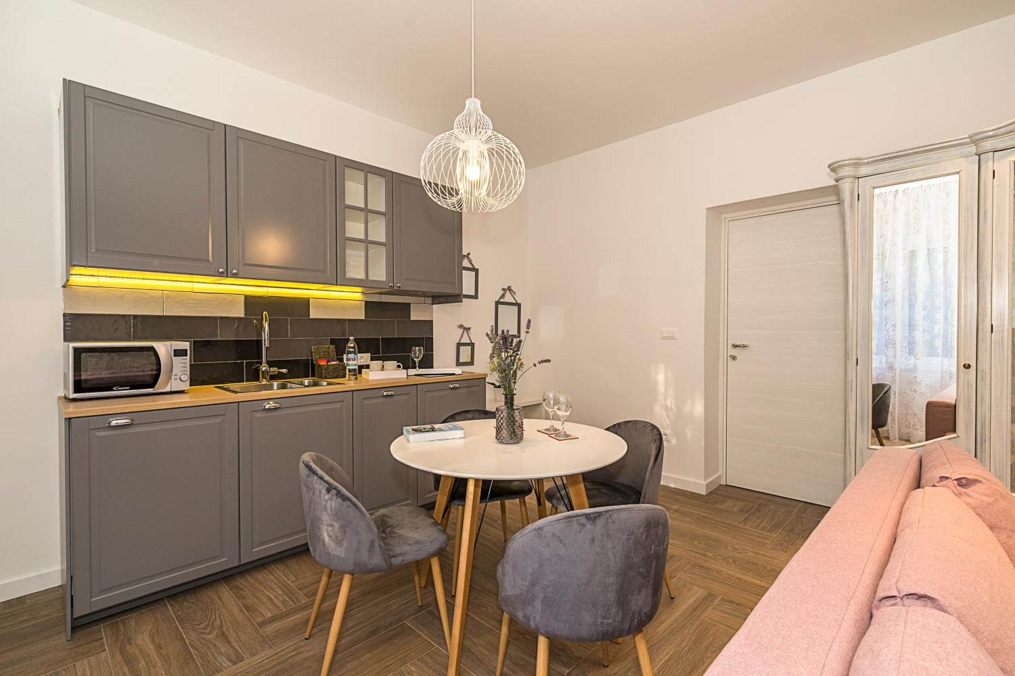 Studio Apartments Marcel สปลิท ภายนอก รูปภาพ