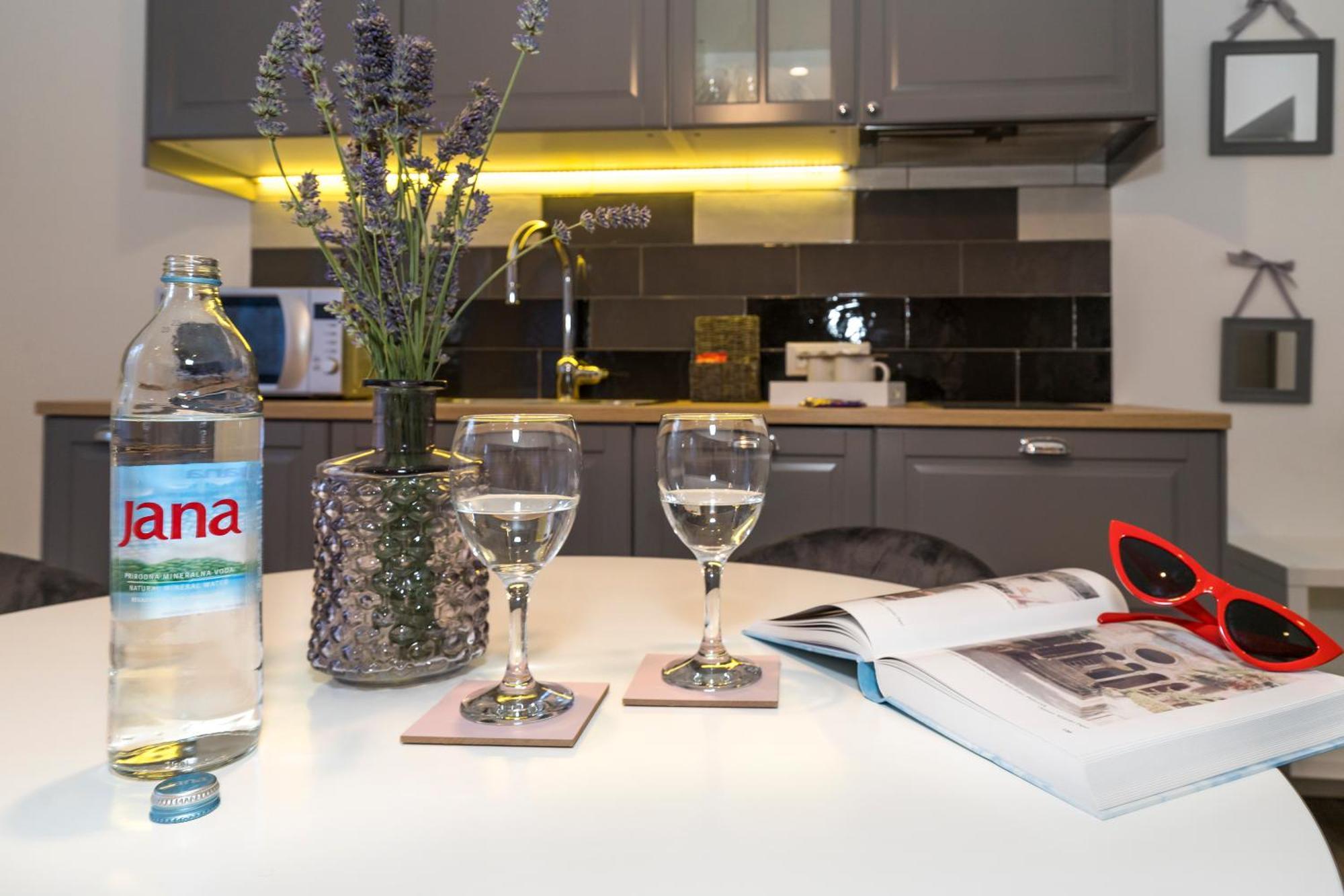 Studio Apartments Marcel สปลิท ภายนอก รูปภาพ