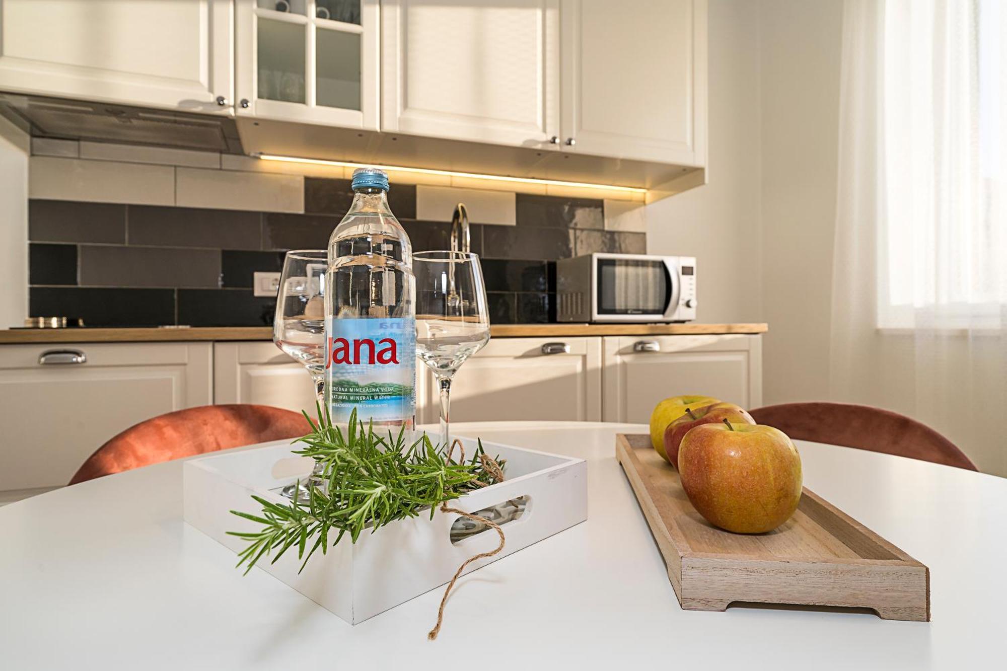 Studio Apartments Marcel สปลิท ภายนอก รูปภาพ